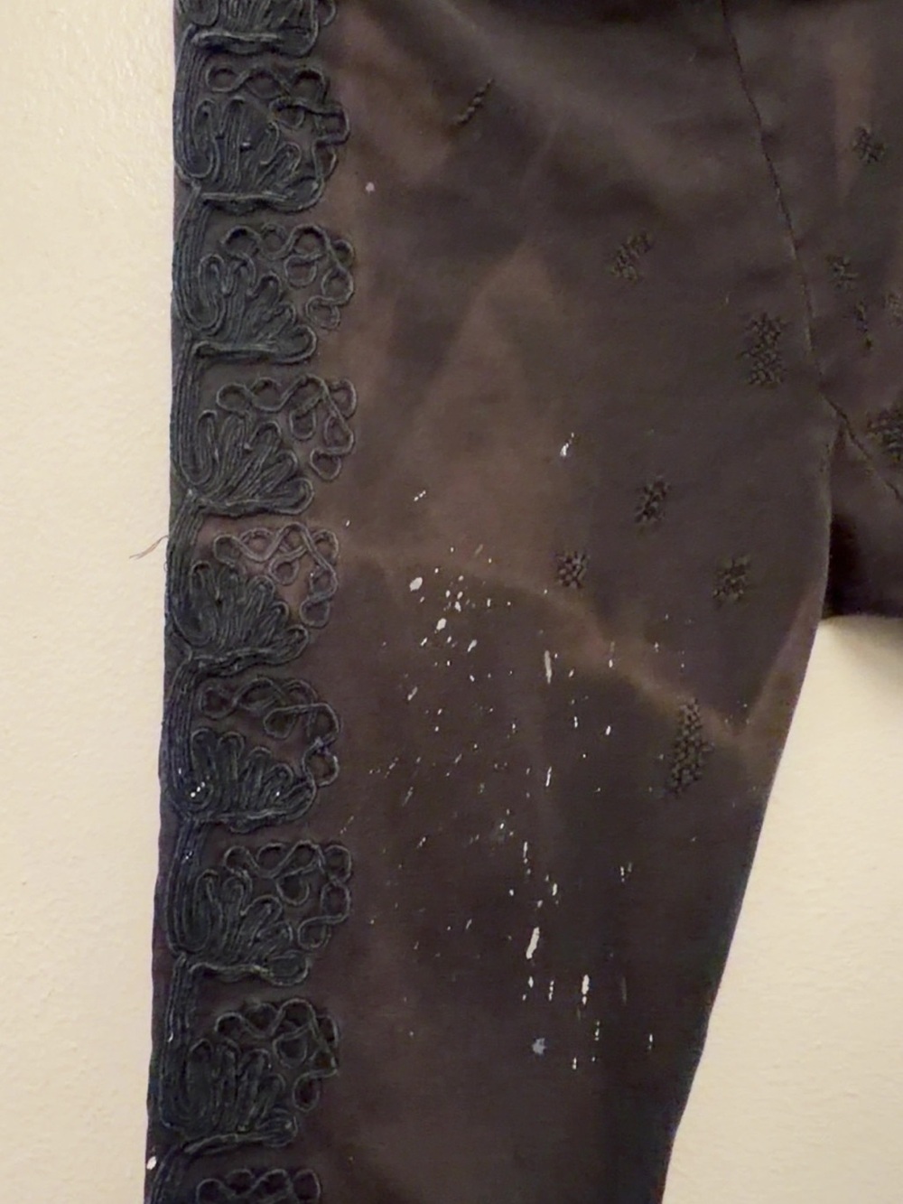 Magnolia Pearl Black Embroidered Side-Panel Legging pants - Picture 6 of 13